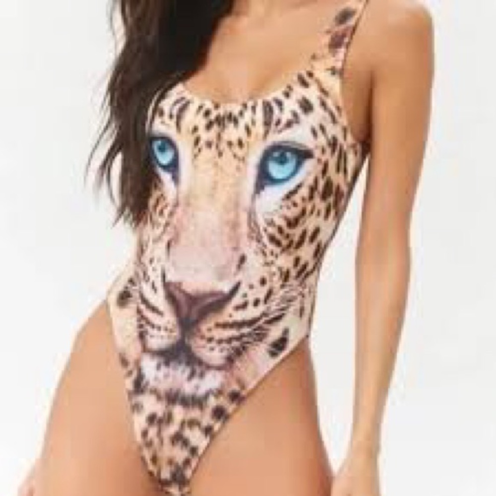 One piece - Picture 2 of 2